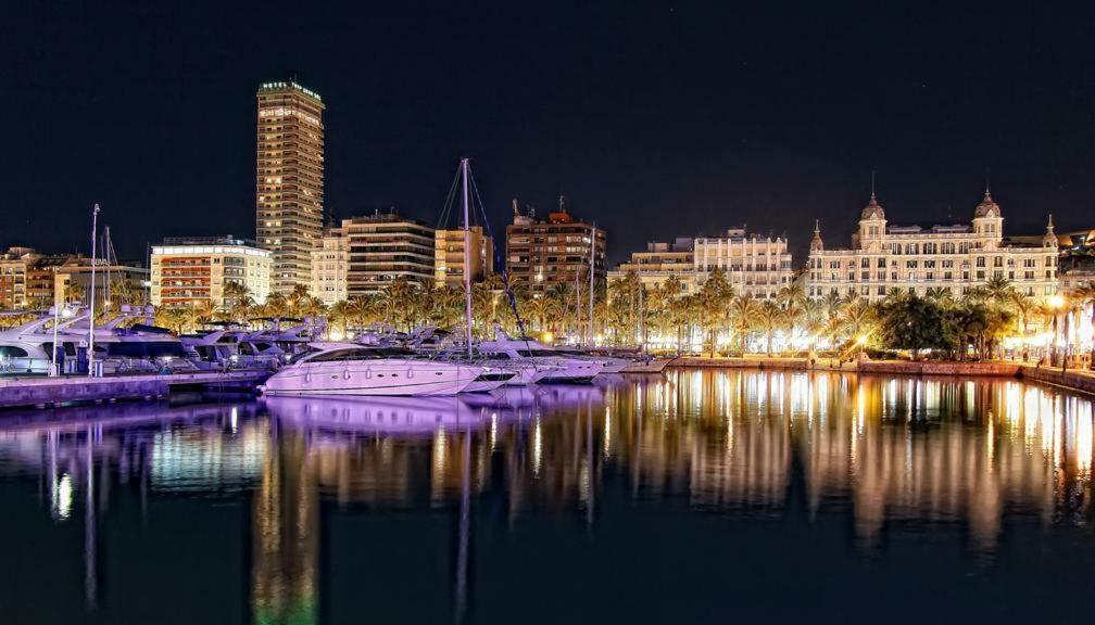Céntrico y espacioso piso en barrio tranquilo Alicante Exterior foto